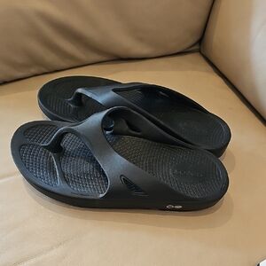 OOFOS Black Slide Sandals